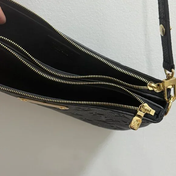 Louis Vuitton Pochette Liv Crossbody Wallet Bag - Picture 4 of 9